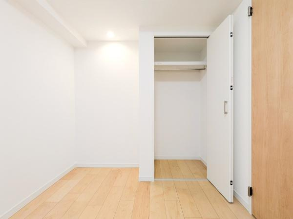 ナイスアーバン横濱蒔田の収納|各室収納付きです。
これだけ収納があると助かりますね！