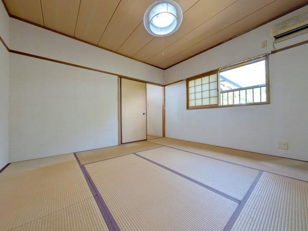 【寝室】 | 明るい陽射しが射し込む心地良い空間です♪
