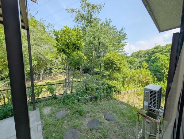 【内装】 | お庭があることで、家の周囲に障害物が少なくなり、建物全体に自然光を取り入れやすくなります！