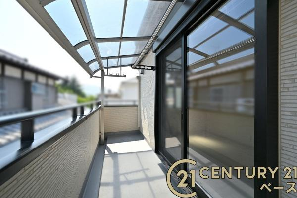 大和高田市春日町１丁目　一戸建のバルコニー|■現地撮影写真■日当たりのよいバルコニー！洗濯物もよく乾きます！