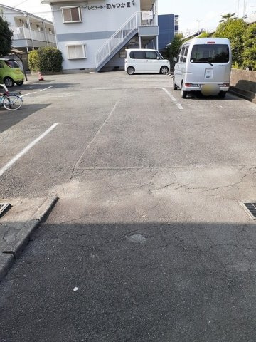 レピュートおんつかの駐車場