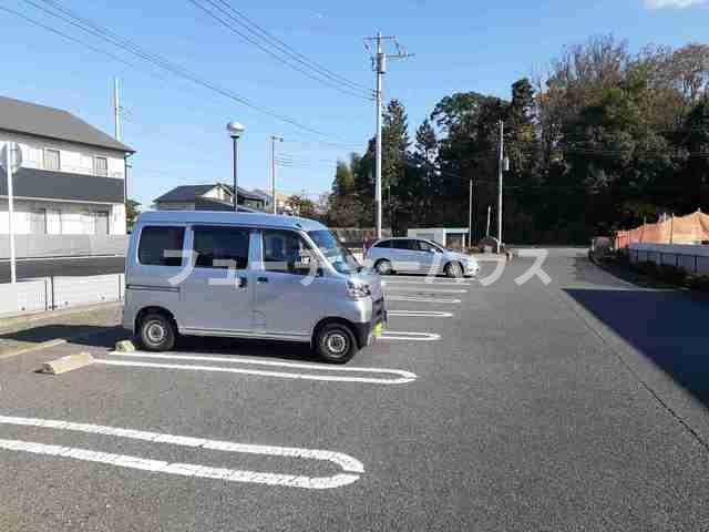 グリーンフィールズの駐車場