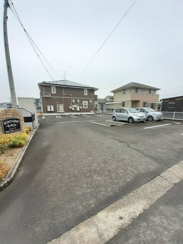 フォンテーヌの駐車場