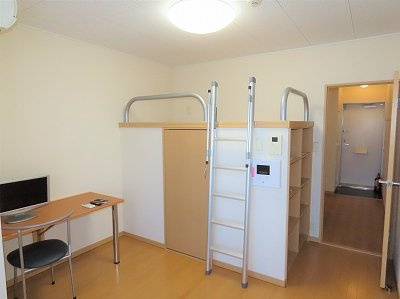 レオパレス柊の居間・リビング|家具家電が備え付けのお部屋です
