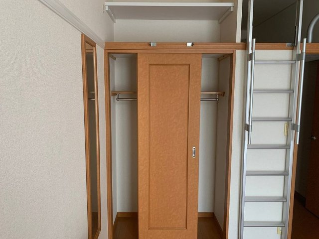 レオパレスエルムの内装|クローゼット