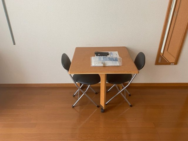 レオパレスエルムのその他|机