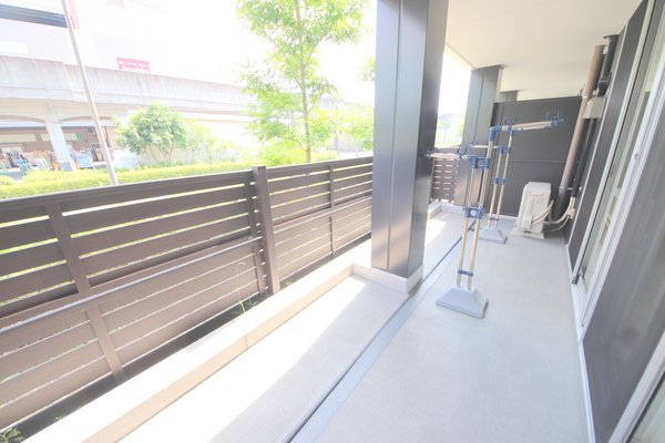 生駒市鹿畑町の賃貸マンションのバルコニー