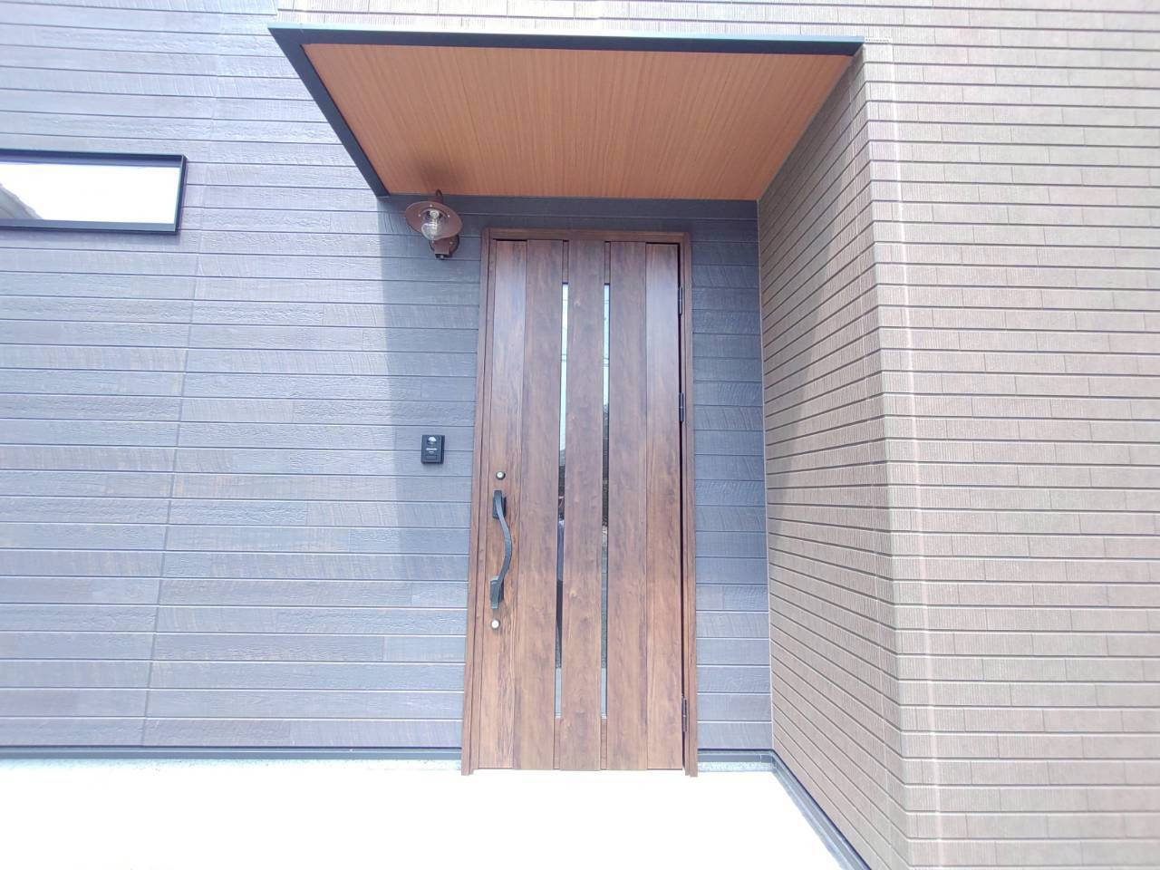 柳川市吉原の新築一戸建の玄関