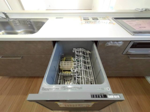 柳川市吉原の新築一戸建のキッチン|ビルトイン型の食洗器付きです