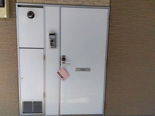 レオパレス一本杉Ⅱの玄関|収納もある玄関です