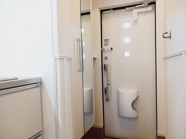 ガーデン丸友Ⅰの玄関|収納もある玄関です