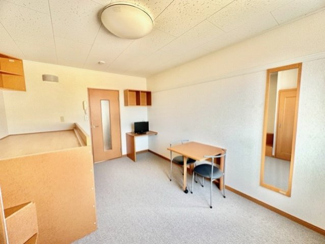 レオパレスグリーンヒル古宮の居間・リビング|ゆったり過ごせる居間です