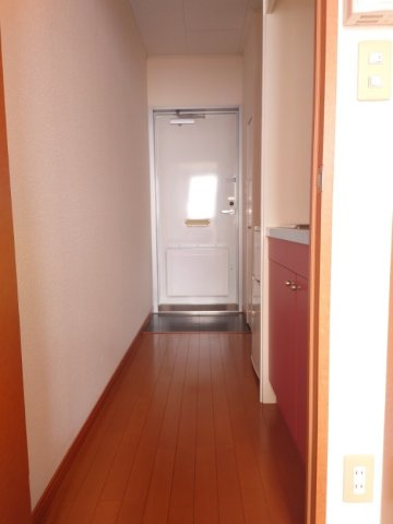 レオパレスエクセランの玄関|収納もある玄関です