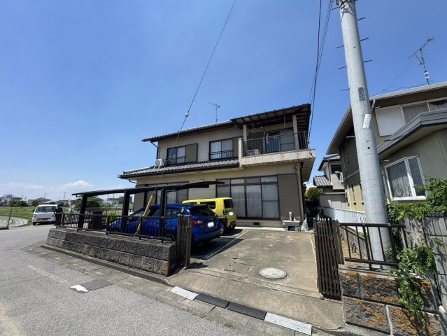 -三丁目不動産-　本庄市四季の里二丁目　昭和62年築の駐車場|カースペースがあります