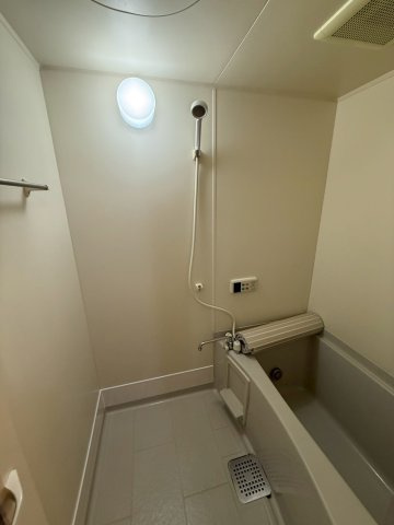 カーザ・ヴェルデの浴室|落ち着いた空間のお風呂です