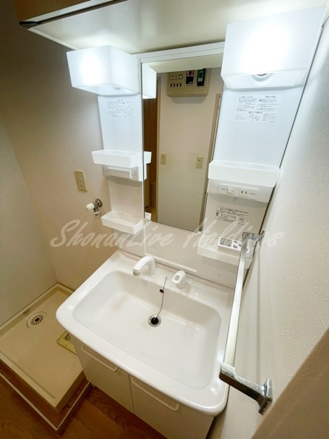 中郡大磯町大磯の賃貸マンションの洗面所