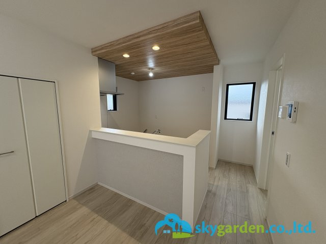 藤沢市本藤沢３期　新築戸建　全２棟2号棟の内装|視界良好の対面キッチン