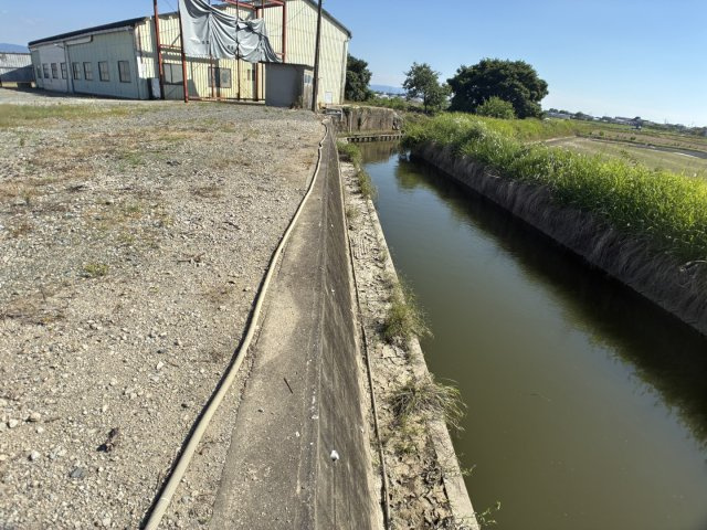 宇城市松橋町浅川の倉庫の駐車場