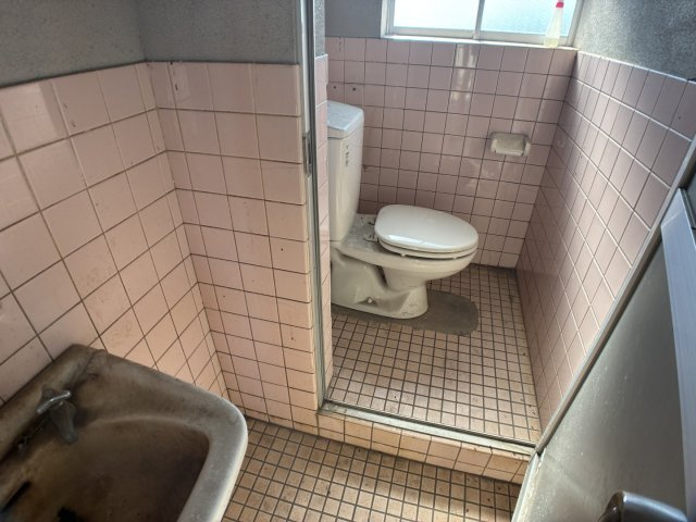 宇城市松橋町浅川の倉庫のトイレ