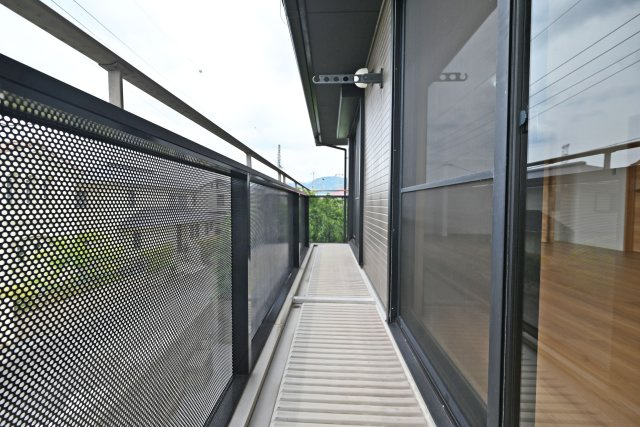 宝塚市売布1丁目中古一戸建て│4LDK＋駐車1台可のバルコニー|たっぷりの陽光が差し込む南向きの住まいです。