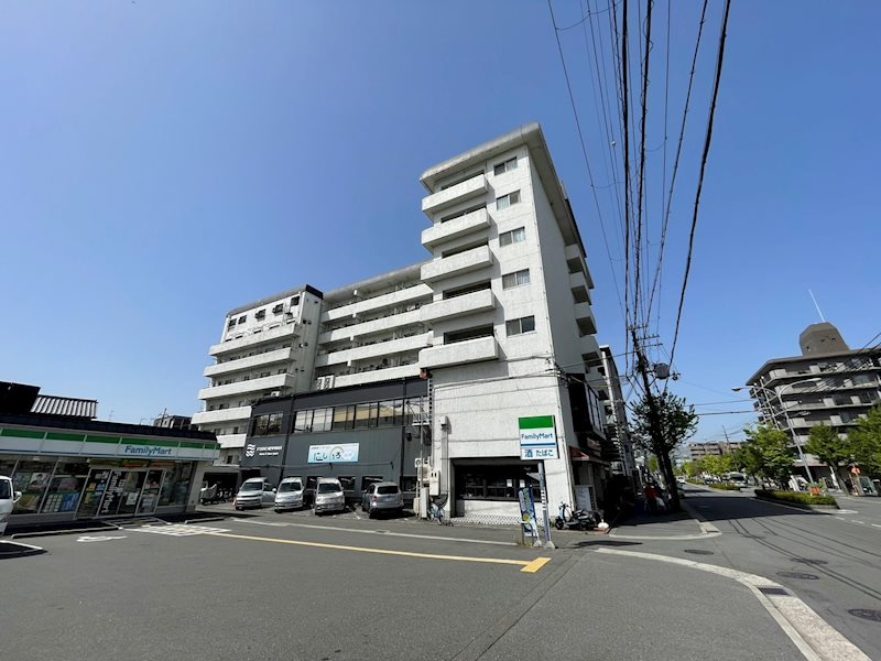 クエスト御池の外観