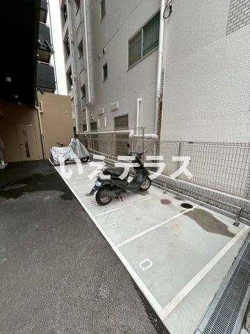 アドバンス神戸ラシュレの駐車場