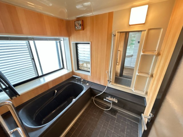 相馬市新田 4LDK＋納戸 中古平屋住宅 陽当たり良好！ 不動産プラスの浴室|ユニットバスです。広めの2.5帖サイズです。ゆったりとくつろいで入浴できます。