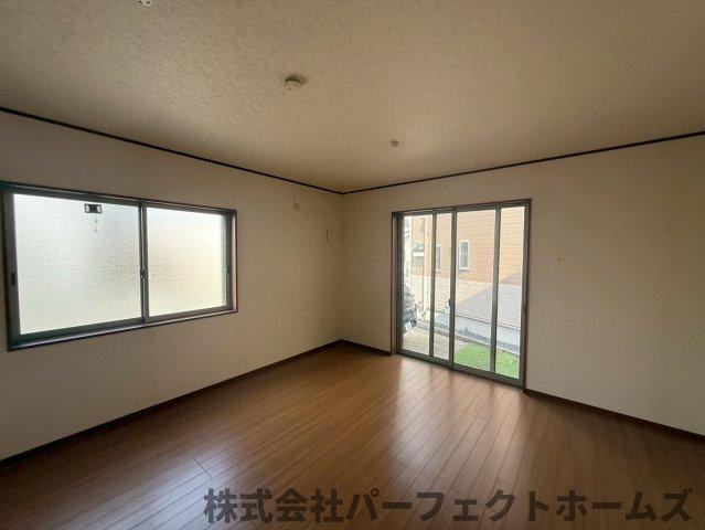 長尾台4丁目戸建の居間・リビング|使いやすいリビングです