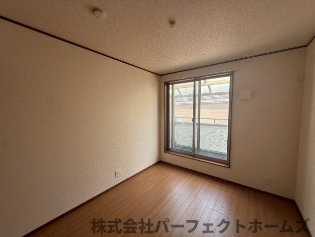 長尾台4丁目戸建の洋室|使い勝手のいい洋室です