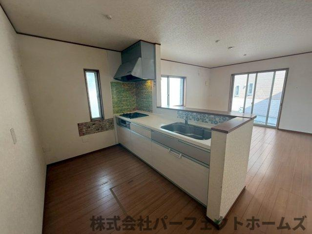 長尾台4丁目戸建のキッチン|コンパクトなキッチンで掃除もラクラク