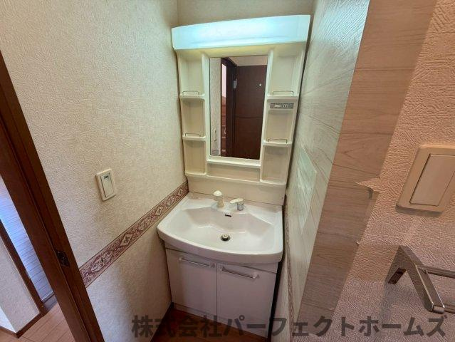 長尾台4丁目戸建の独立洗面台|使いやすい独立洗面台です