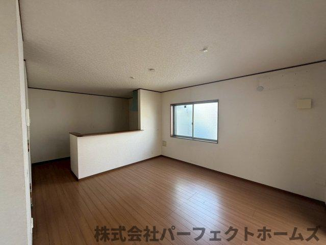 長尾台4丁目戸建の居間・リビング|ゆったりとした居間です