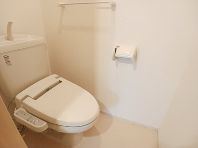 【トイレ】 | ヴィラ　グリチーネⅠ | 清潔感のあるトイレです