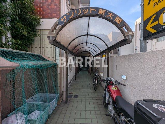 サンリット新大阪のエントランス
