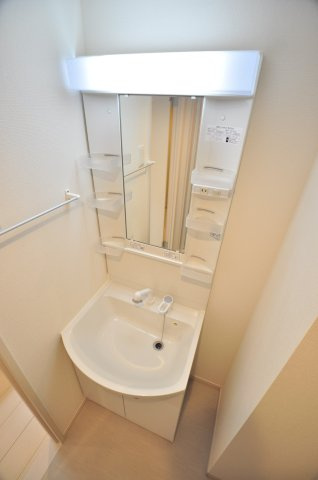 大阪市城東区東中浜２丁目のアパートの洗面所