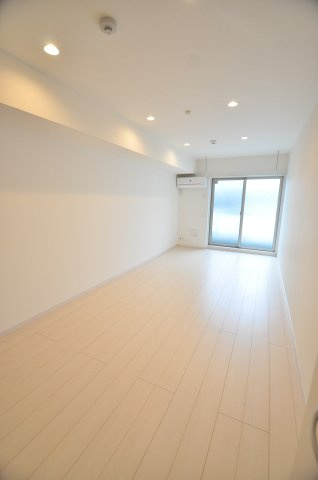 大阪市城東区東中浜２丁目のアパートの居間・リビング