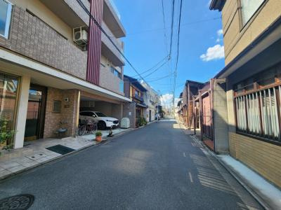 KEN＆LALAの周辺|前面道路