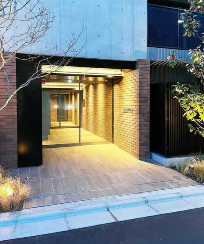 コンフォリア上目黒　ネット無料　築浅　礼金０のエントランス