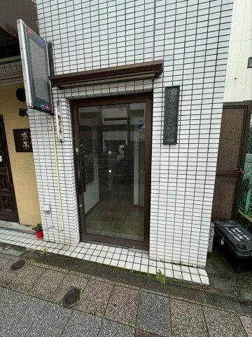 宮下ビルのエントランス