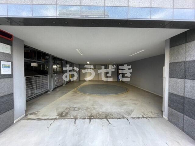 グリアス横浜・プルミエールの駐車場