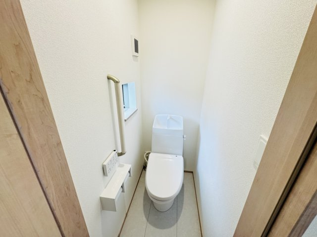 新築　前橋市古市町　Heartful　Town　A号棟のトイレ|　節水タイプのウォシュレット付きトイレ、水道料節約に一役買います！
