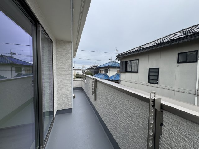 新築　前橋市古市町　Heartful　Town　A号棟のバルコニー|　日当たりの良い広々バルコニー！どのお部屋からも行き来できます。							
