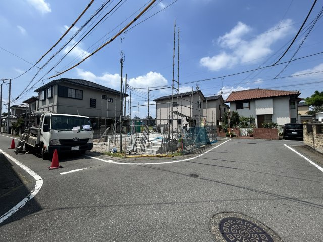 新築　前橋市古市町　Heartful　Town　A号棟の前面道路含む現地写真|現地写真　北側接道幅員約6ｍ　東側接道幅員約4ｍ