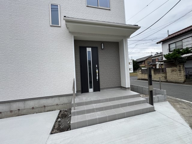 新築　前橋市古市町　Heartful　Town　A号棟の玄関|　ポストと一体型のTVモニターホンでセキュリティ安心！
