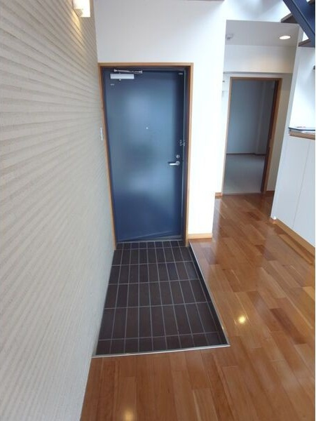 大須APARTMENTの玄関|収納もある玄関です