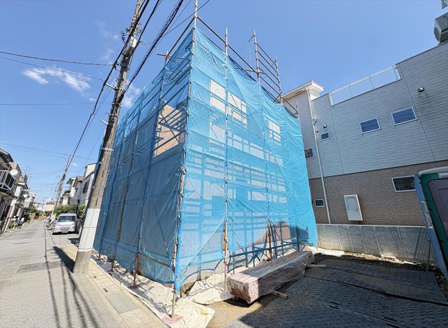 【外観】 | 富士見市水谷東2丁目　新築一戸建住宅　全1棟　(丸井志木店) | 販売現地／2026年7月10日撮影　
幼稚園徒歩4分、送り迎えもスムーズな立地