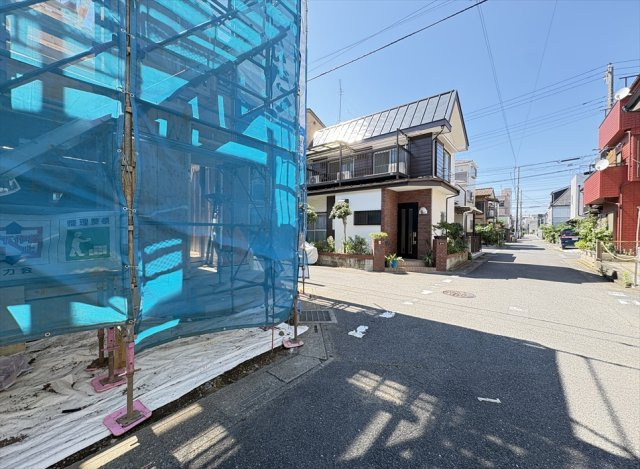 【前面道路含む現地写真】 | 富士見市水谷東2丁目　新築一戸建住宅　全1棟　(丸井志木店) | 販売現地／2026年7月10日撮影　
開放的な角地で明るく風通しの良い住まいを実現