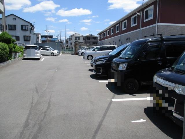 寝屋川市高柳６丁目のアパートの駐車場