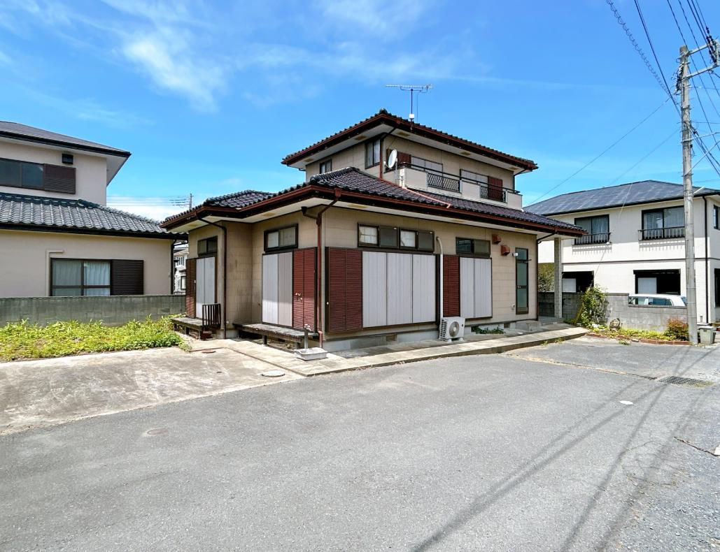 日立市東大沼町1丁目　中古戸建の前面道路含む現地写真