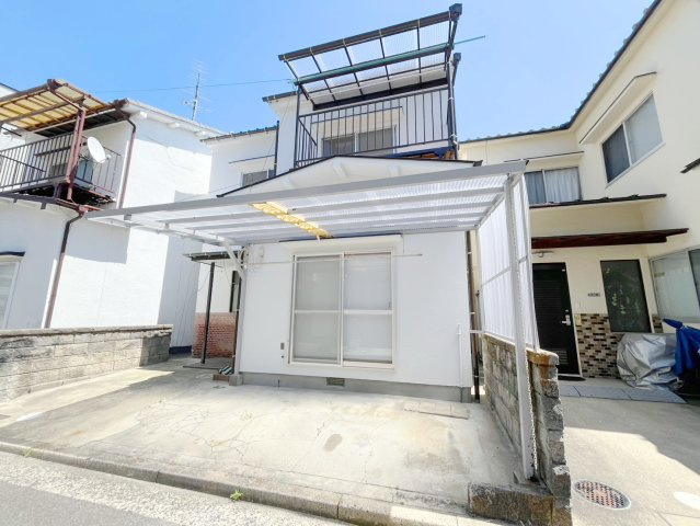 南幸町借家の駐車場